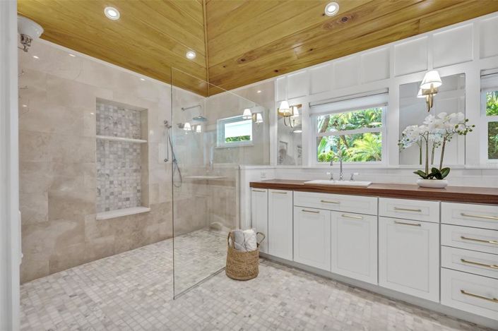 Image No.27-4 Bed Property for sale