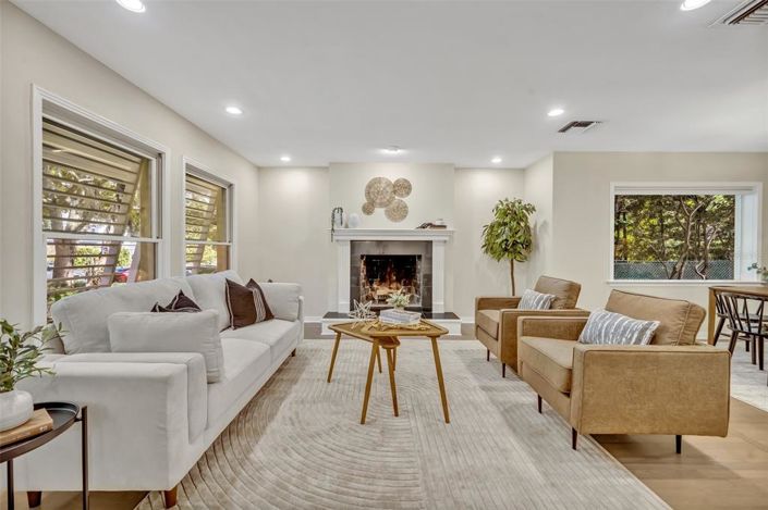 Image No.9-4 Bed Property for sale