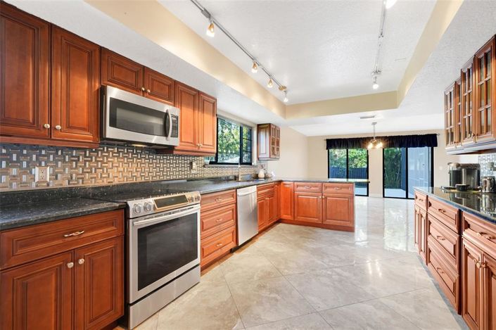 Image No.22-4 Bed Property for sale