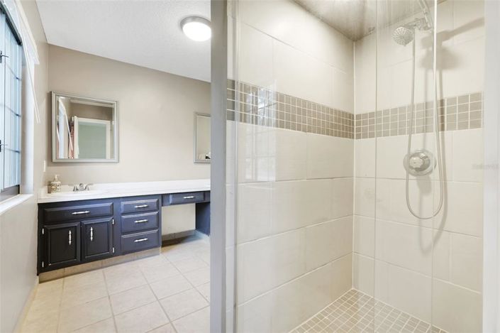 Image No.26-4 Bed Property for sale