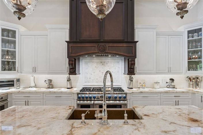 Image No.11-5 Bed Property for sale