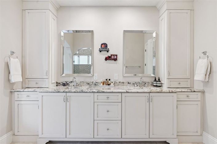 Image No.19-5 Bed Property for sale