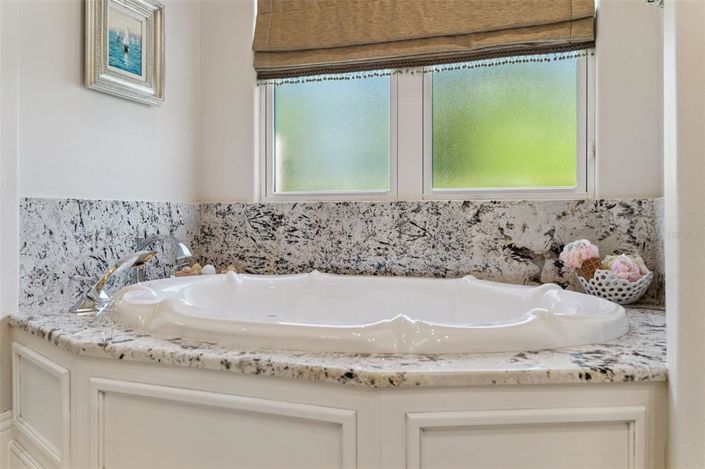 Image No.21-5 Bed Property for sale