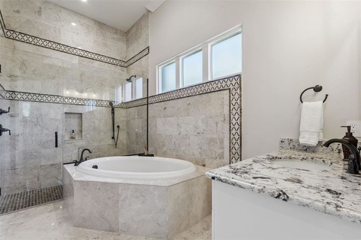 Image No.23-5 Bed Property for sale