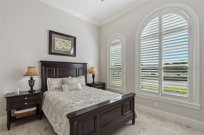 Image No.24-5 Bed Property for sale