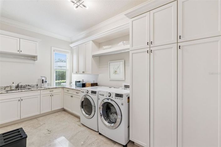 Image No.28-5 Bed Property for sale