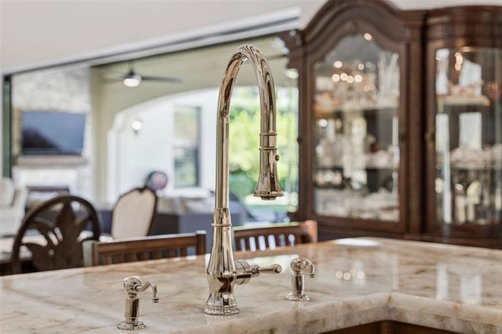 Image No.9-5 Bed Property for sale