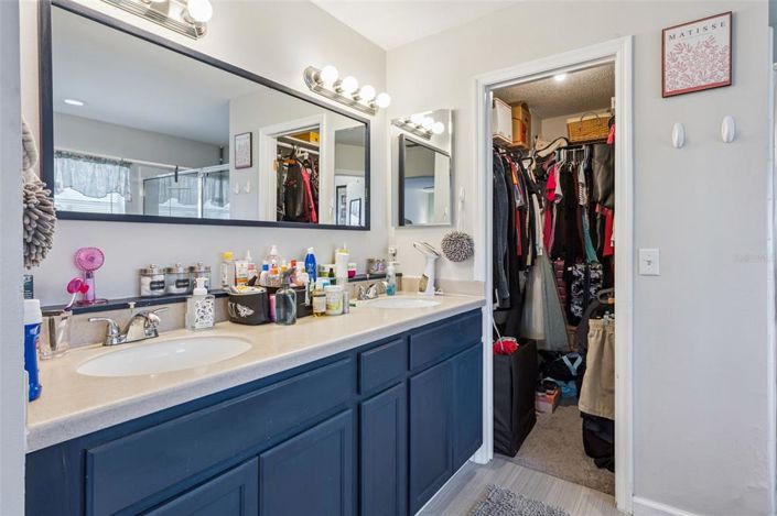 Image No.17-4 Bed Property for sale