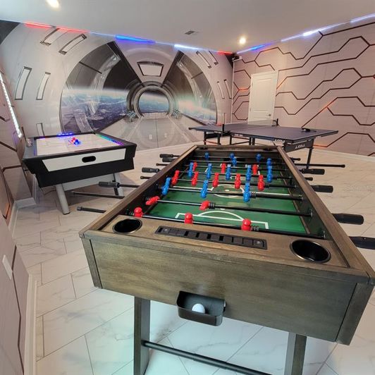 Image No.16-8 Bed Property for sale