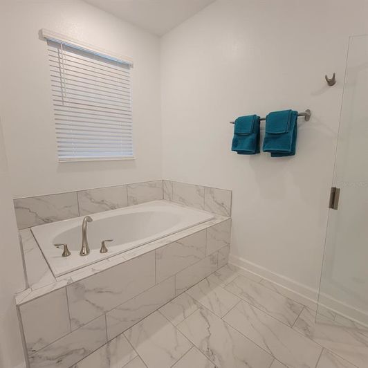 Image No.32-8 Bed Property for sale