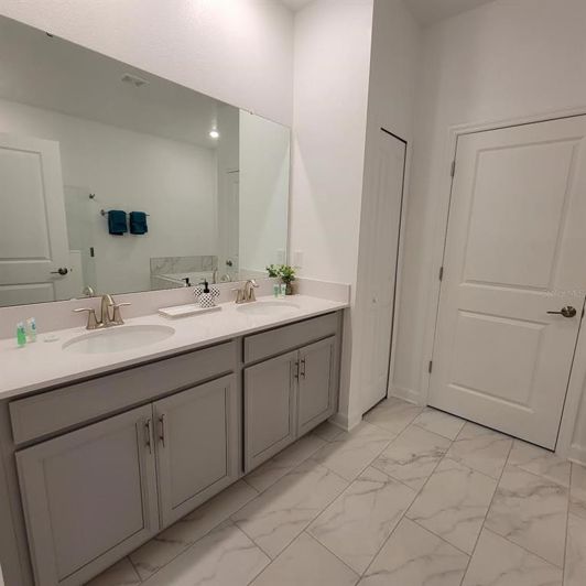 Image No.33-8 Bed Property for sale