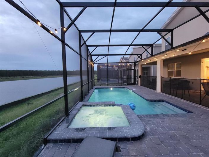 Image No.4-8 Bed Property for sale