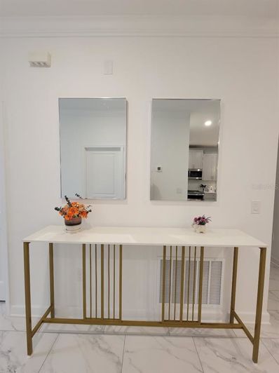 Image No.7-8 Bed Property for sale