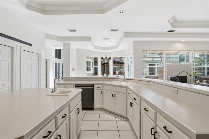 Image No.10-4 Bed Property for sale