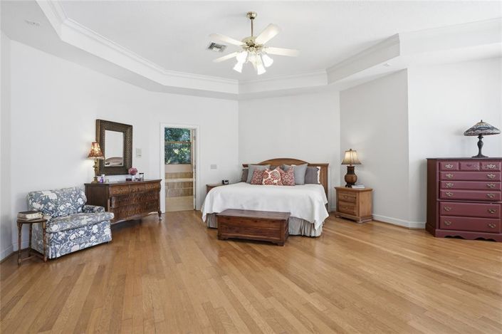 Image No.18-4 Bed Property for sale