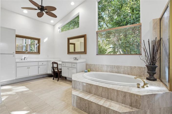 Image No.29-4 Bed Property for sale