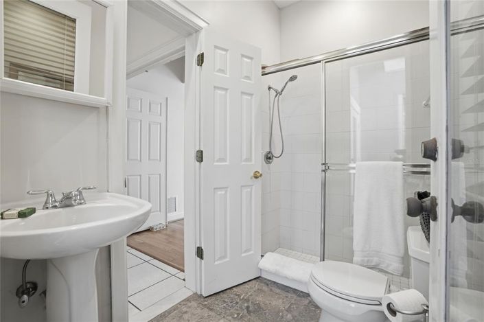 Image No.32-4 Bed Property for sale