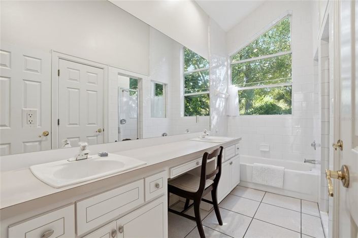 Image No.33-4 Bed Property for sale