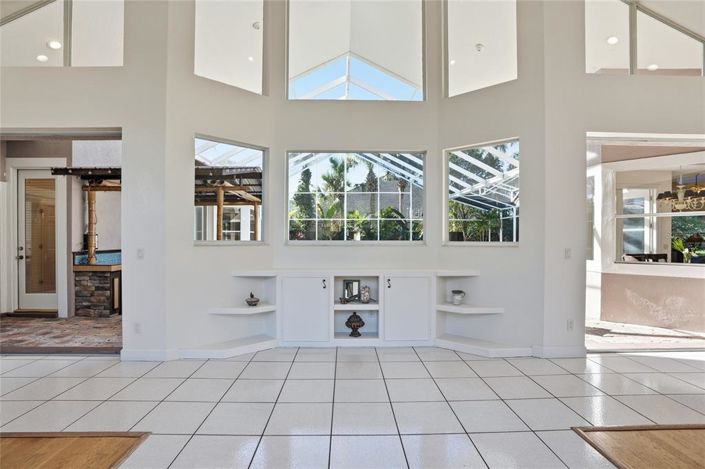 Image No.4-4 Bed Property for sale