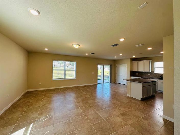 Image No.8-5 Bed Property for sale