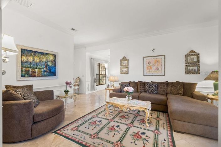 Image No.12-5 Bed Property for sale