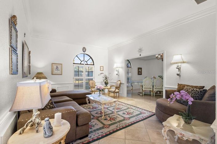 Image No.14-5 Bed Property for sale