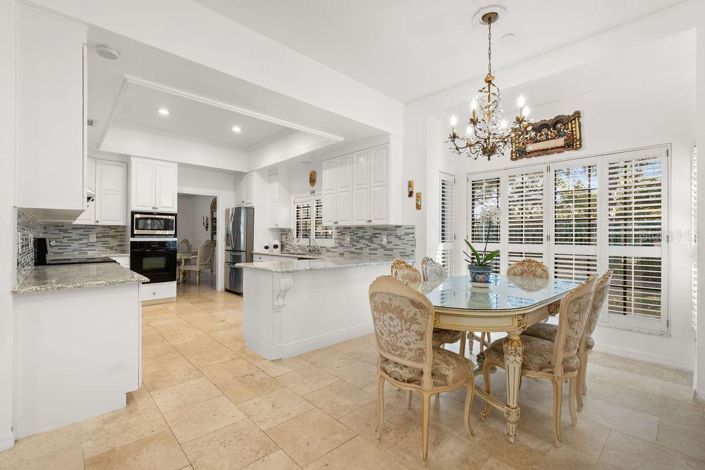 Image No.16-5 Bed Property for sale