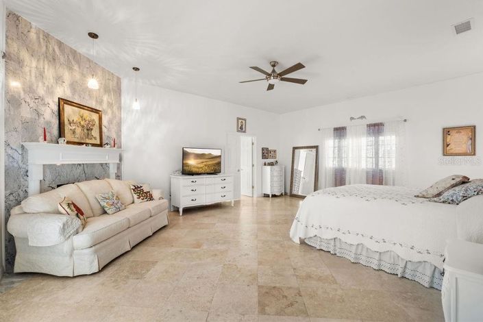 Image No.24-5 Bed Property for sale