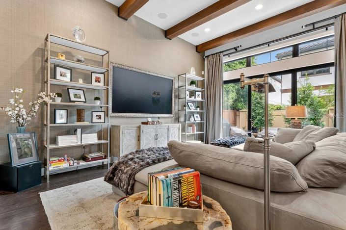 Image No.10-4 Bed Property for sale