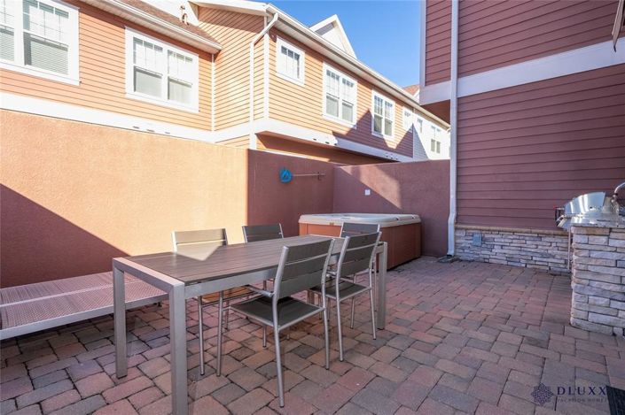 Image No.65-5 Bed Townhouse for sale