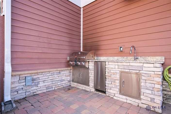 Image No.70-5 Bed Townhouse for sale