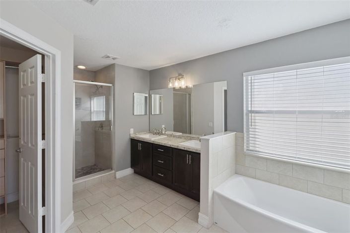 Image No.18-4 Bed Property for sale