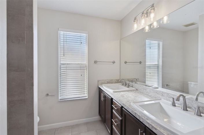 Image No.20-4 Bed Property for sale