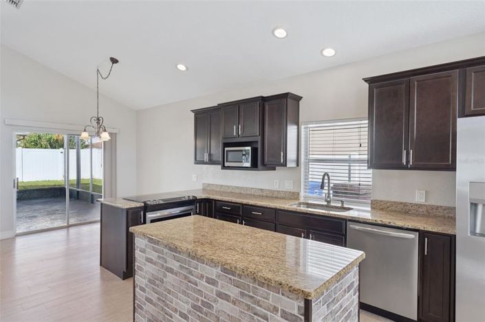 Image No.4-4 Bed Property for sale