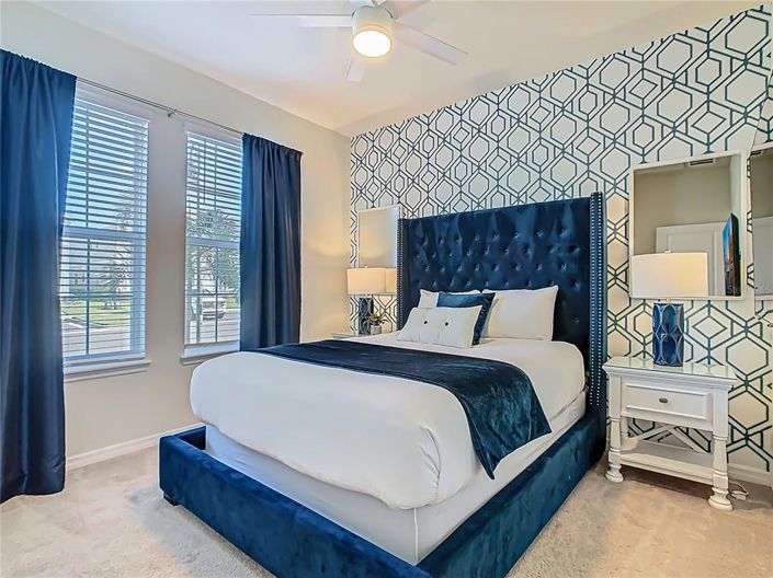 Image No.12-8 Bed Property for sale