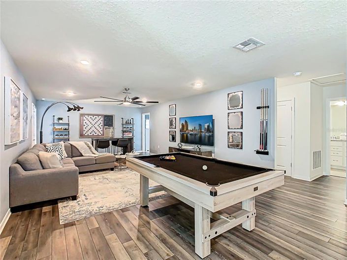 Image No.14-8 Bed Property for sale