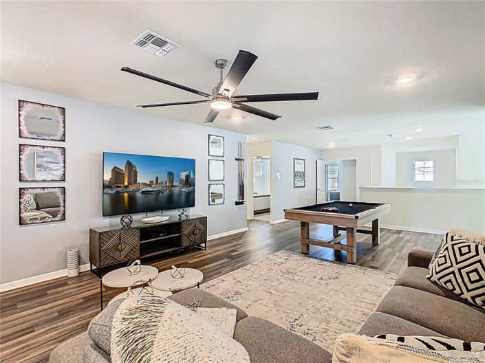 Image No.17-8 Bed Property for sale