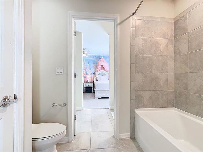 Image No.24-8 Bed Property for sale