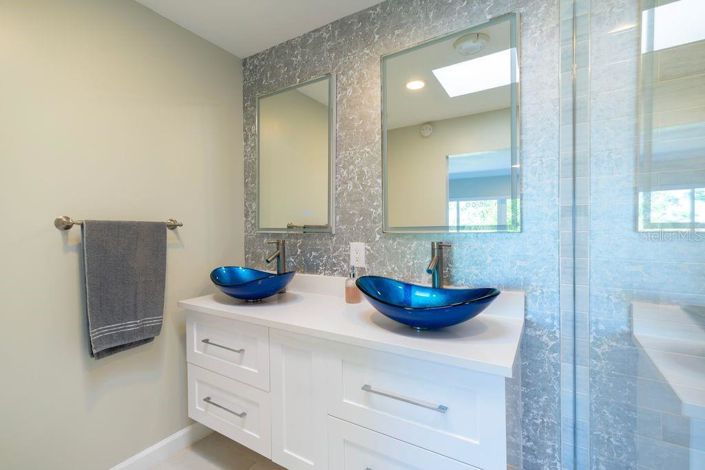 Image No.20-5 Bed Property for sale