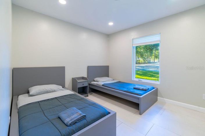 Image No.8-5 Bed Property for sale