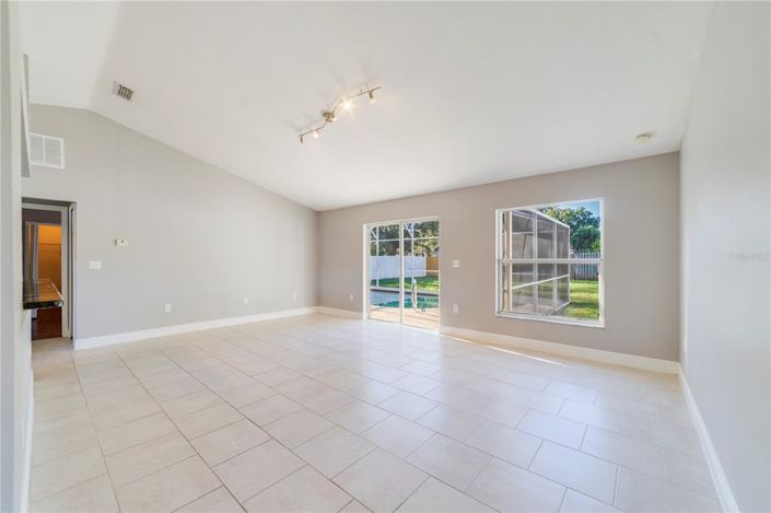 Image No.10-3 Bed Property for sale