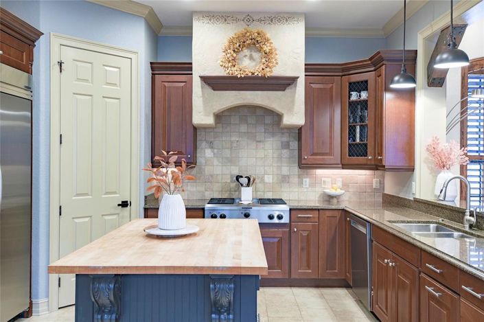 Image No.19-4 Bed Property for sale