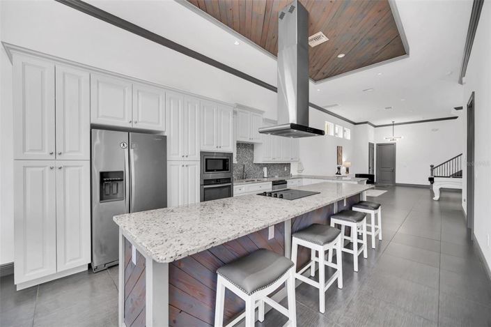 Image No.10-5 Bed Property for sale