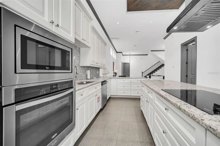 Image No.12-5 Bed Property for sale