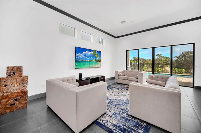 Image No.17-5 Bed Property for sale