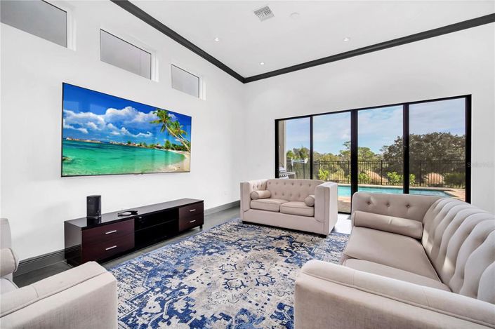 Image No.19-5 Bed Property for sale