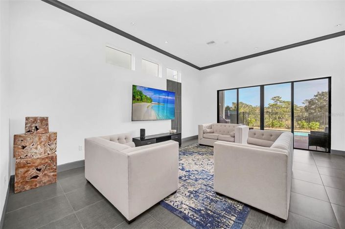 Image No.20-5 Bed Property for sale