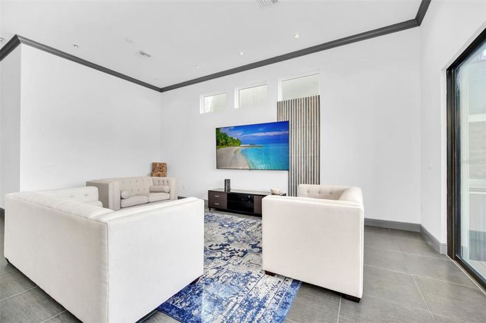 Image No.22-5 Bed Property for sale