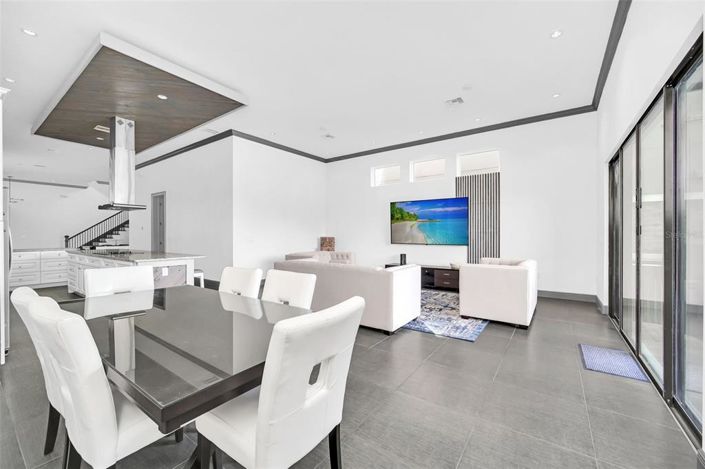 Image No.23-5 Bed Property for sale