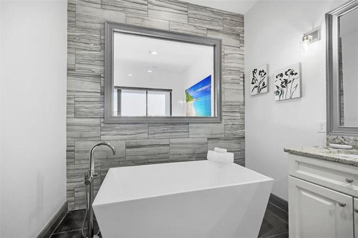 Image No.28-5 Bed Property for sale